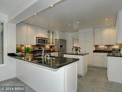 Kitchen - Sink, Microwave, Stove/Oven and Refrigerator