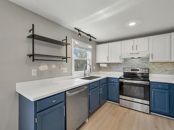 4th image of 5 Richardson Drive #L