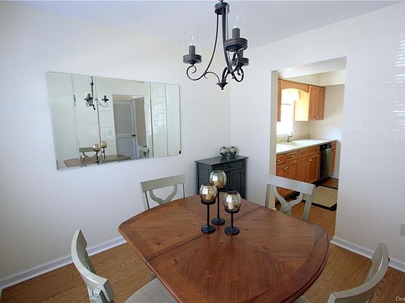 4th image of 16 Wintergreen Ct