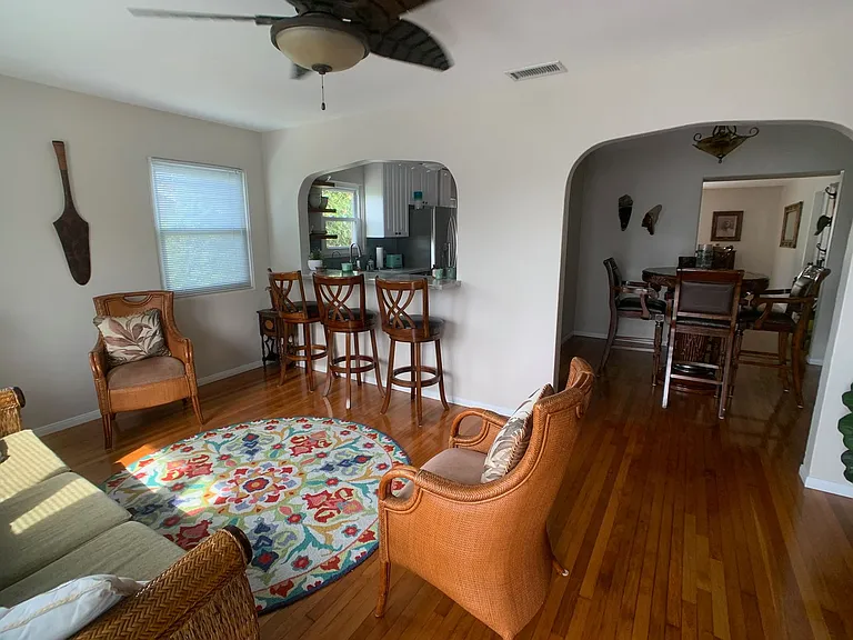 4462 Santa Monica Ave — Photo 9
