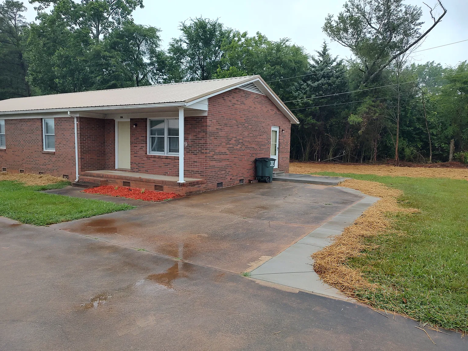2 bed, 900 sqft, $1,300 — Photo 2