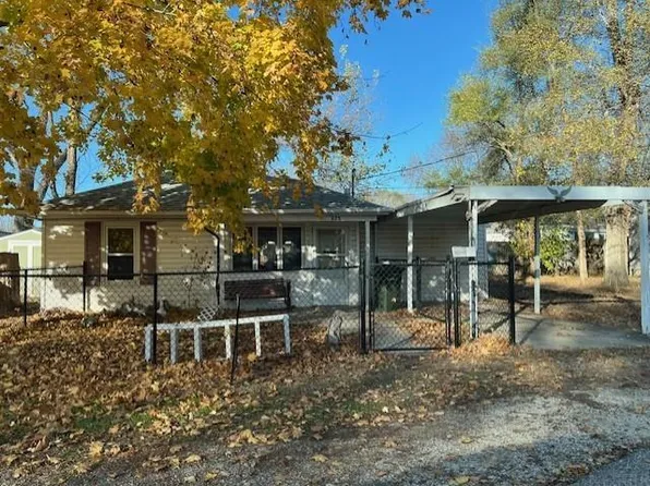 925 Bertchwood St, Cedar Falls, IA 50613