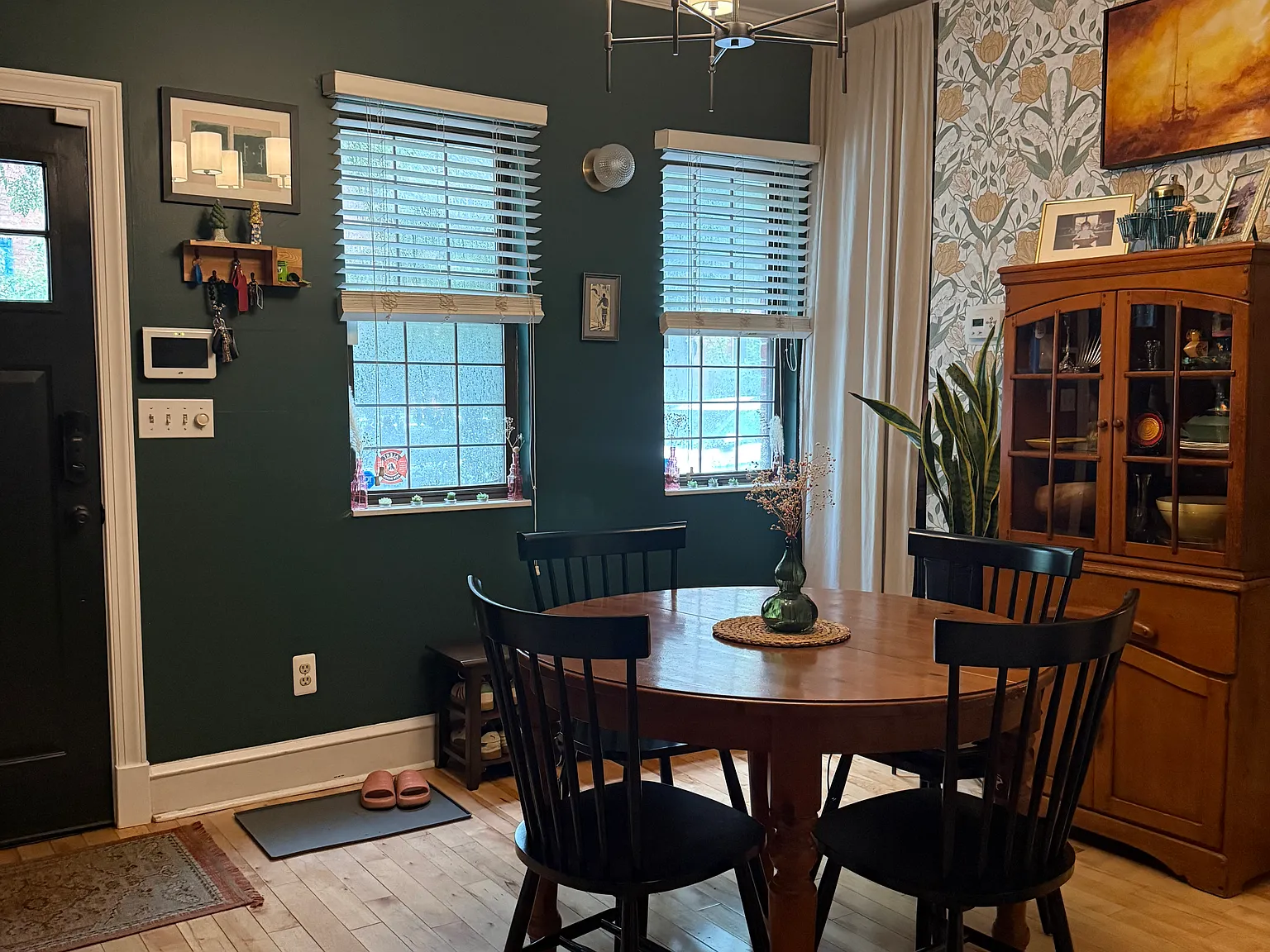 3 bed, 1300 sqft, $2,800 — Photo 2