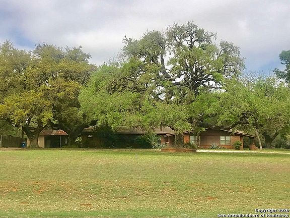 2nd image of 3 Oak Valley Dr