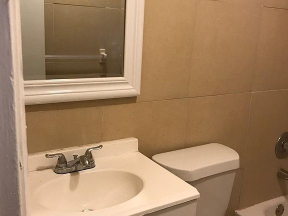 3rd image of 220 NW 12th St APT 3