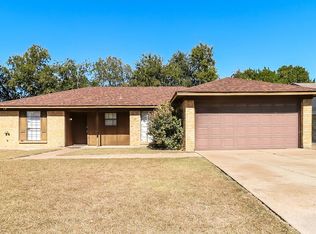 1825 Prince Dr, Benbrook, TX 76126