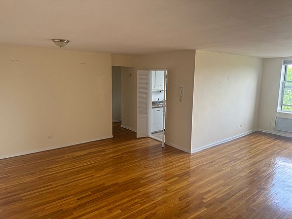 2nd image of 2470 Beaumont Ave #6B