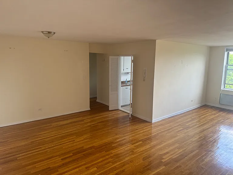 2470 Beaumont Ave #6B — Photo 2
