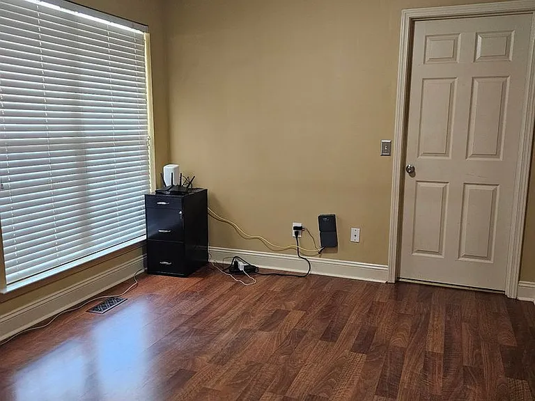304 Christopher Luke Cir — Photo 9