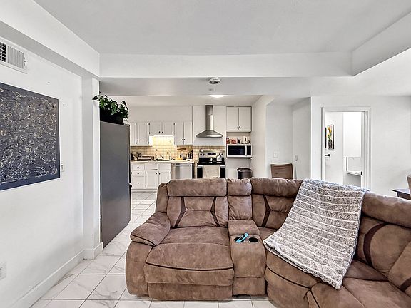 5th image of 1203 Bennington St #1203