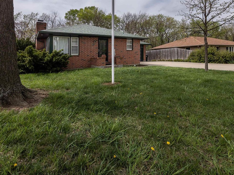 3229 SW McClure Rd, Topeka, KS 66614 Zillow