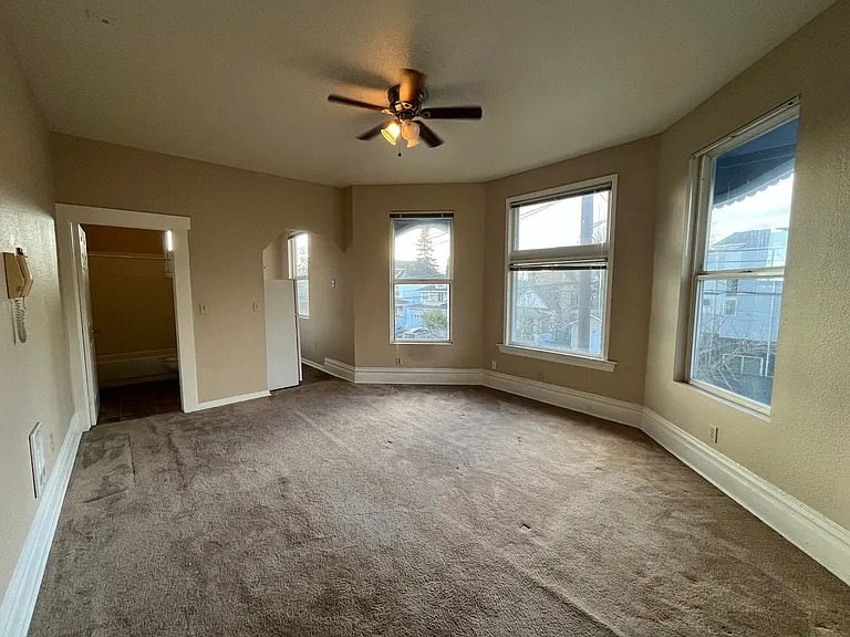 Camdon - 1 Bedroom - Central District - Vintage Charm — Photo 4