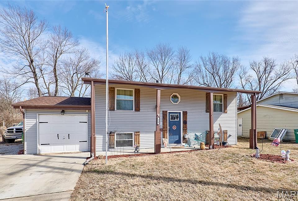 1st image of 518 Saint Peters Howell Rd