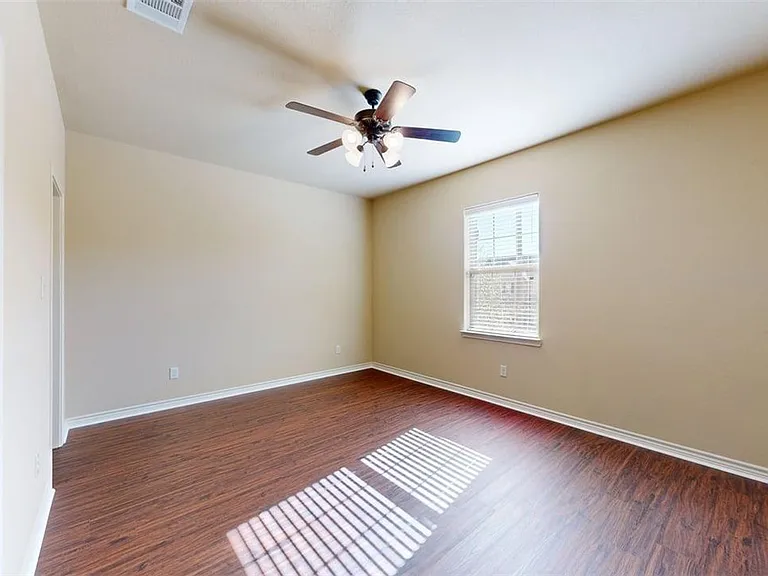 3009 Towers Pkwy — Photo 27