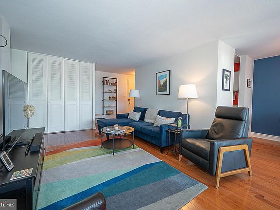 2nd image of 1919 Chestnut St APT 2703