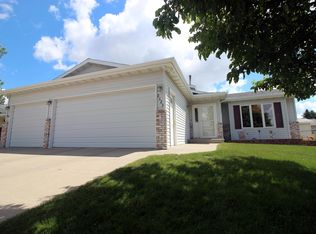 2623 Berkshire Dr, Bismarck, ND 58503