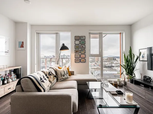 933 Hastings St E #1110, Vancouver, BC V6A 0G6