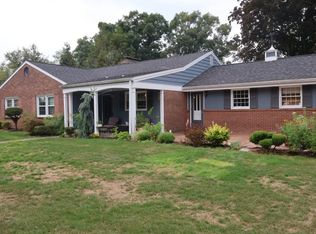 6 Old Farm Rd, Carnegie, PA 15106