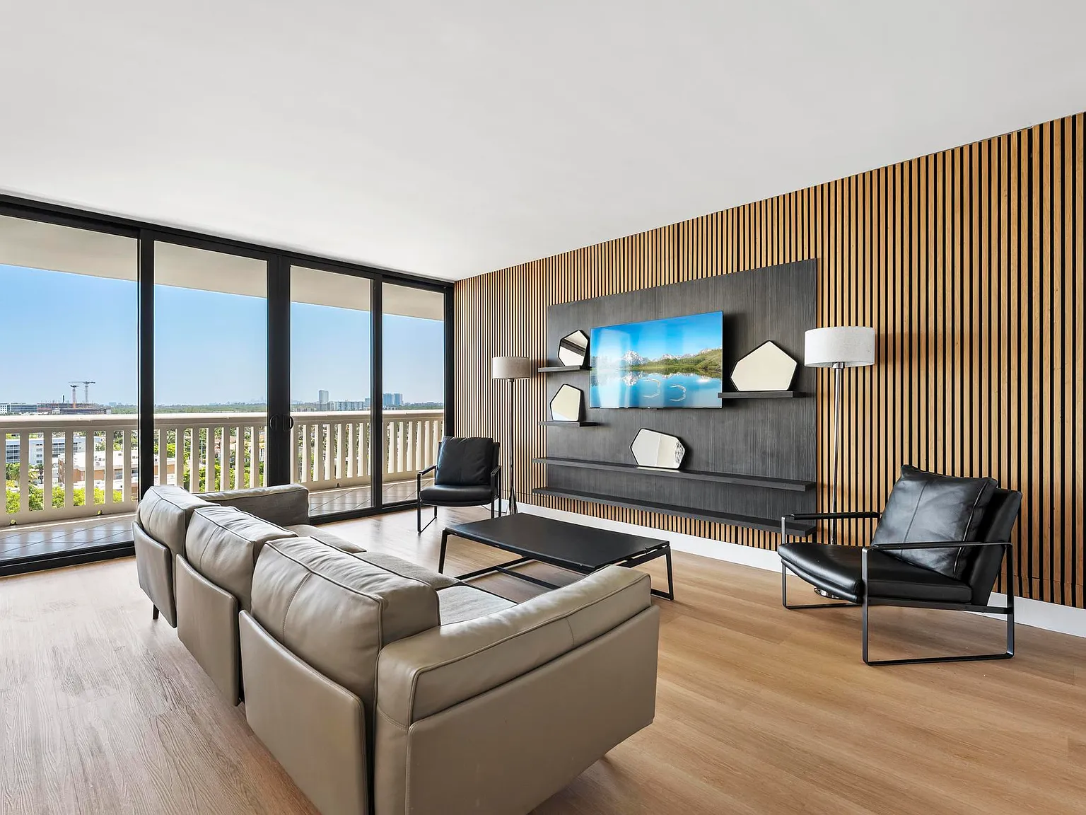 2 bed, 2.0 bath, 1560 sqft, $8,000 — Photo 3