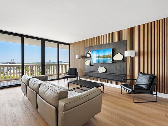4th image of 2000 ISLAND Boulevard #903
