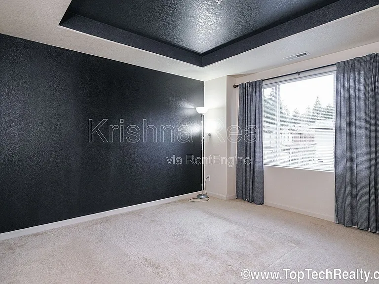 477 NE Edgeway Dr — Photo 11