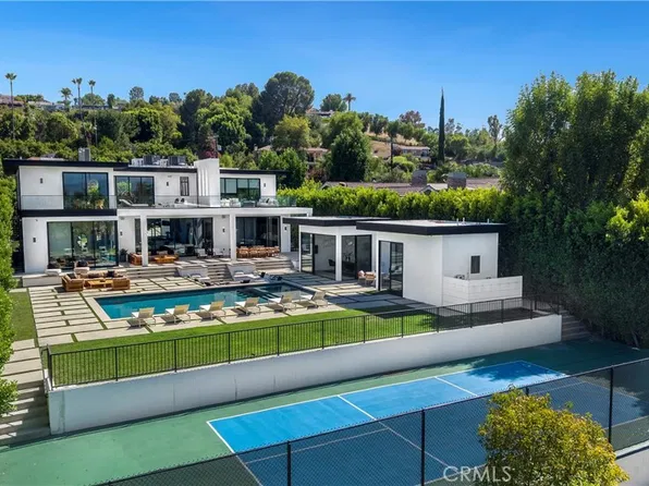 4940 Brewster Dr, Tarzana, CA 91356