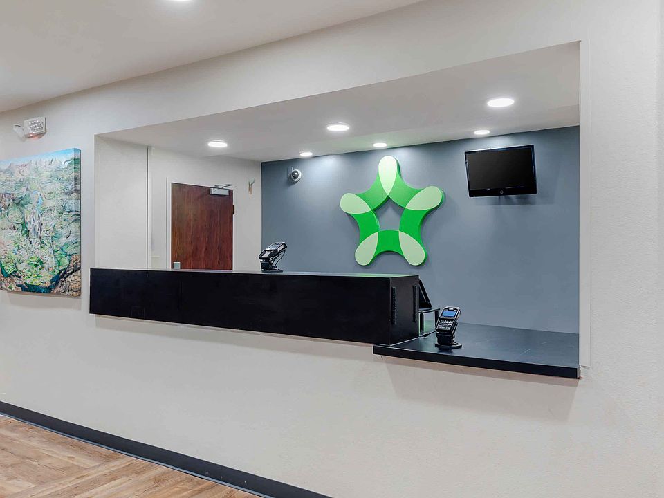 Lobby and Guest Check-in