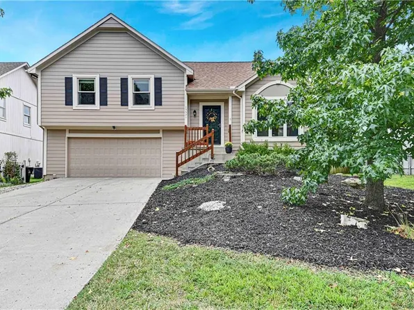 15571 S Apache St, Olathe, KS 66062