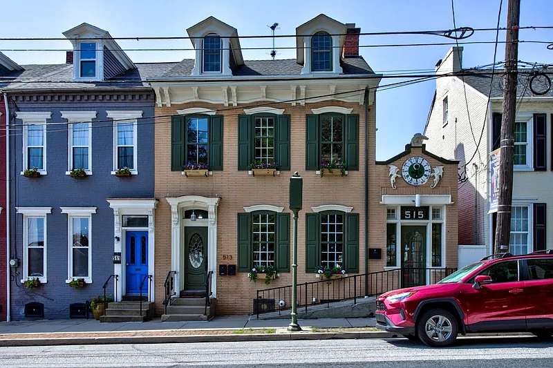 1 bed, 1.0 bath, 891 sqft, $1,495 — Photo 1