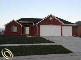 55041 Fallbrooke Dr, Macomb, MI 48042