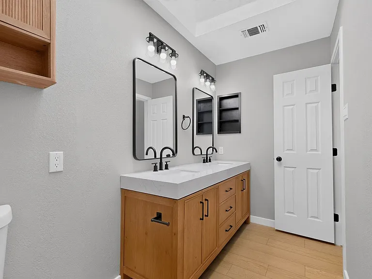 1748 Saint James Dr — Photo 26