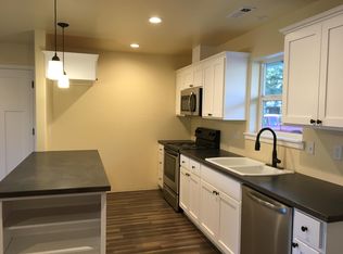 1122 E 10th St, Medford, OR