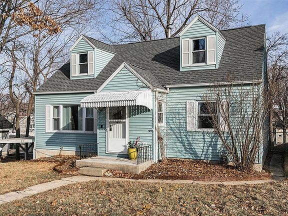 2nd image of 1024 Maplewood Dr NE