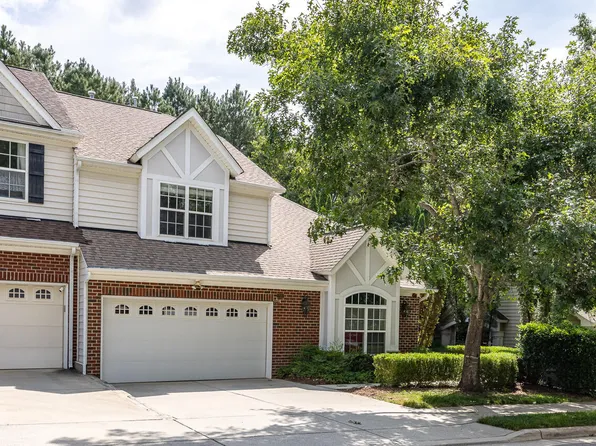 210 Chateau Pl, Chapel Hill, NC 27516