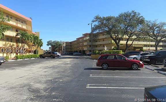4th image of 441 NE 195th St APT 303