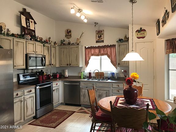 2nd image of 10521 W Ross Ave