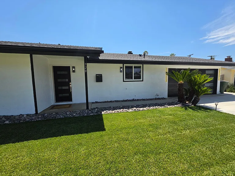 920 Coronado Dr — Photo 3