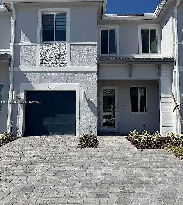 1st image of 621 SE 13th Street Cir #1
