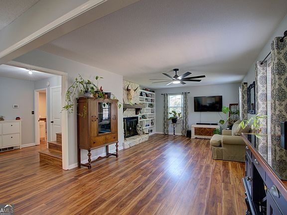 4th image of 2 Maplewood Sq SE