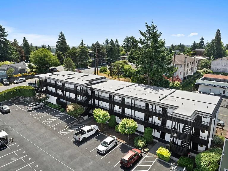 Highline Villas - Renovated 1-Bedroom Apartment | Steps from Downtown Burien — Photo 14