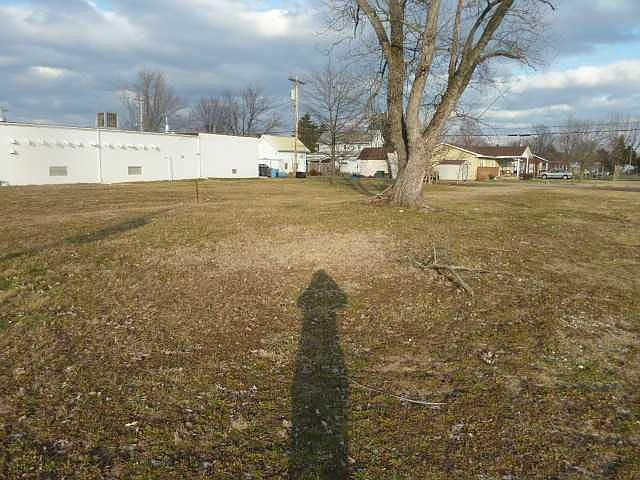 2nd image of 250 Long St