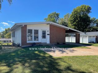 1060 Saint Anthony Ln, Florissant, MO 63033