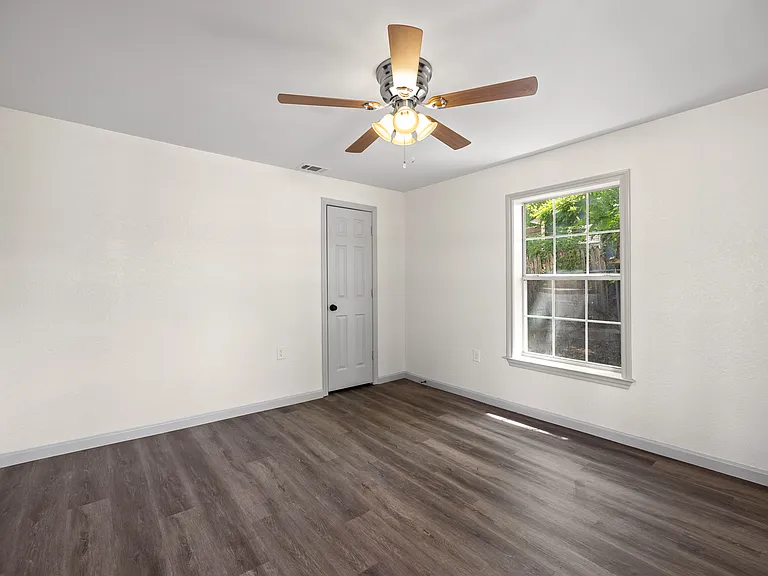 3829 Bryan Ave — Photo 8