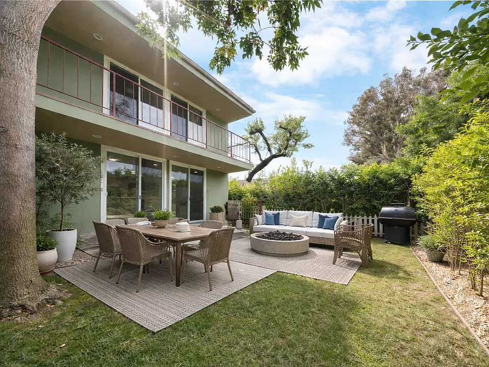 271 E San Antonio Dr.