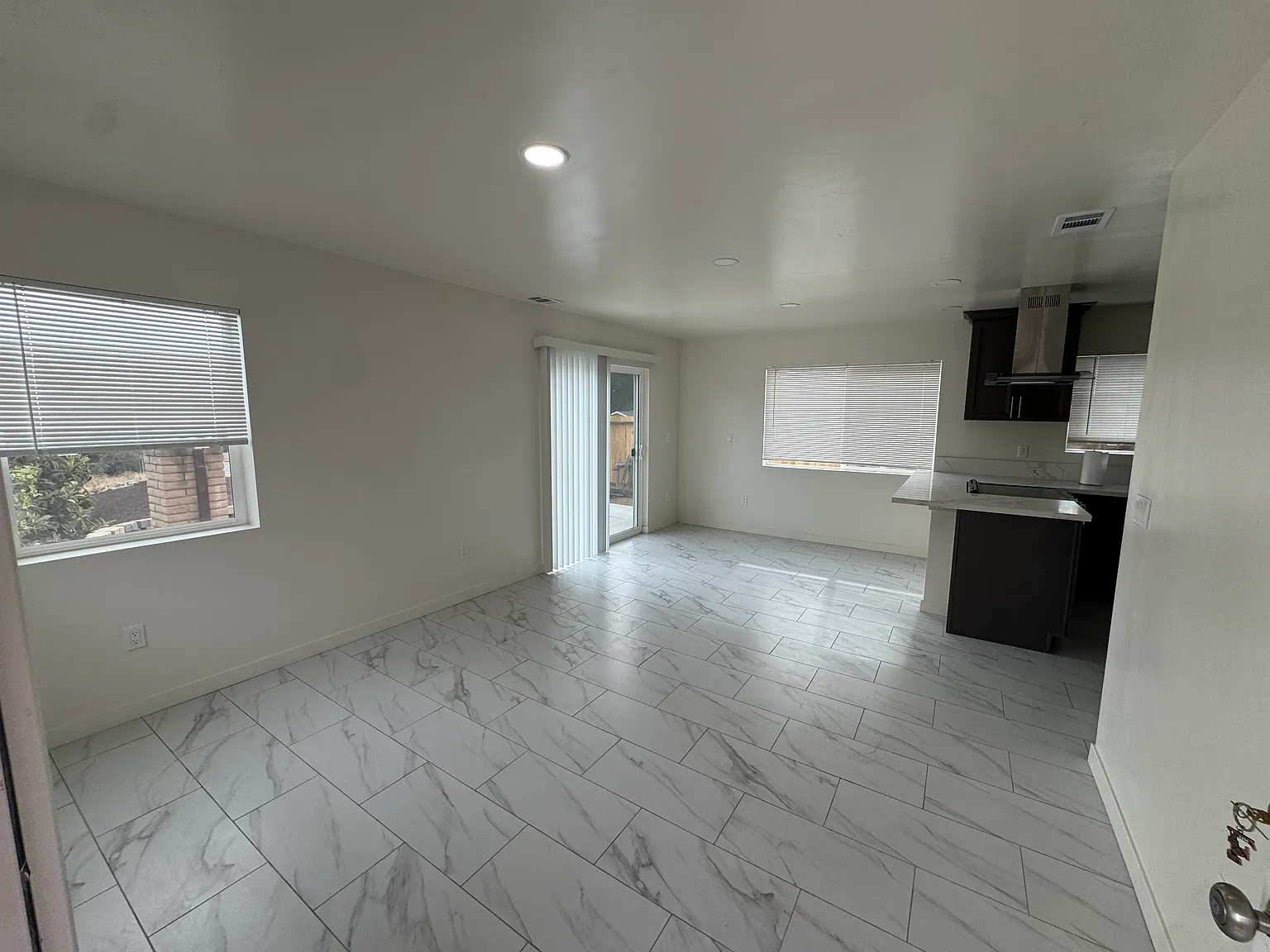 3 bed, 1200 sqft, $3,900 — Photo 3