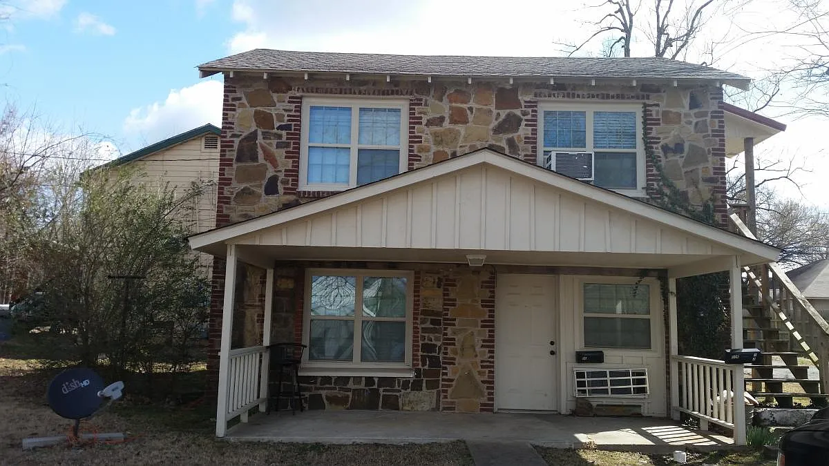 506 N Oak Avenue — Photo 1