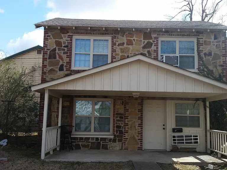 506 N Oak Ave — Photo 1