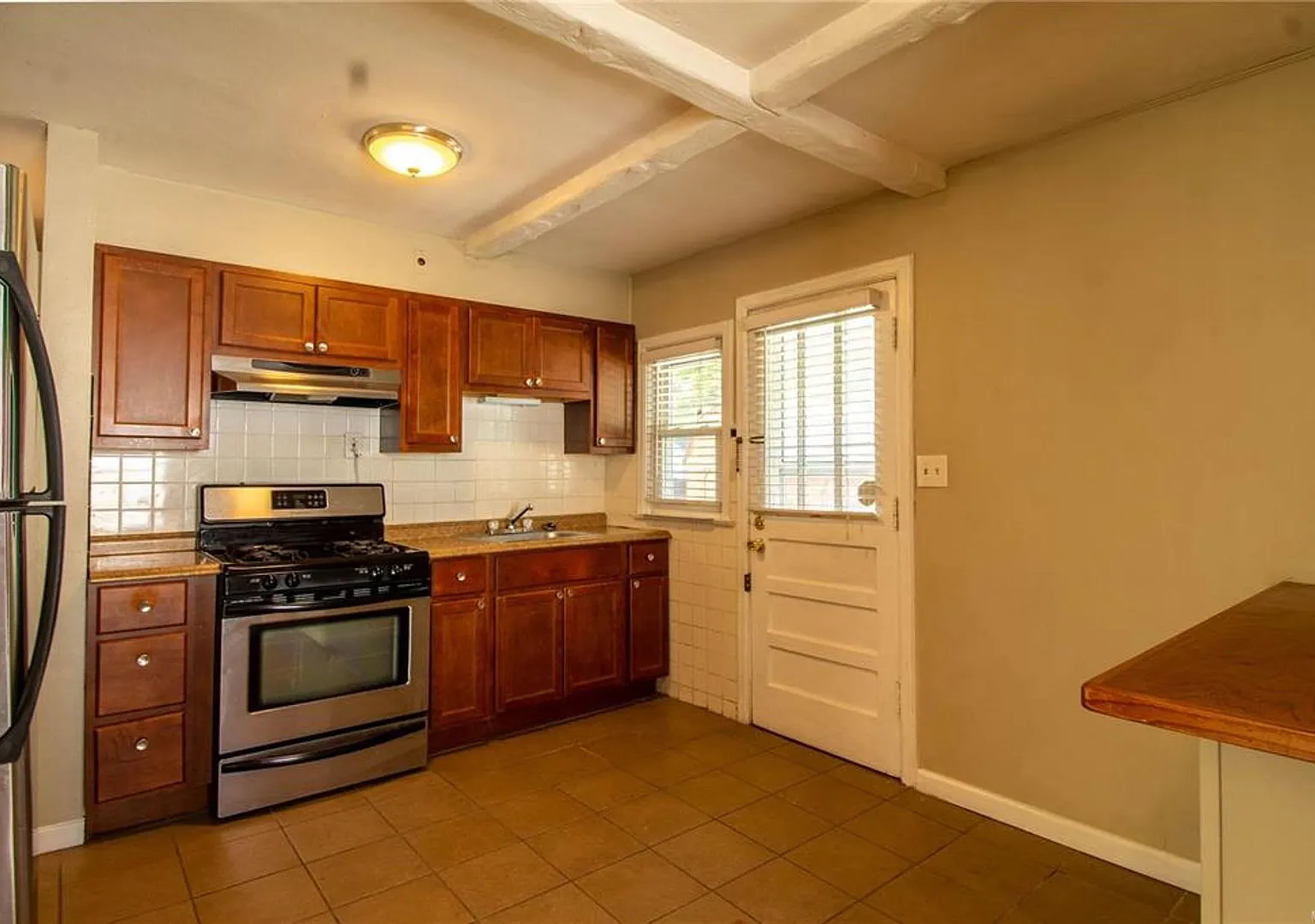 Adorable 2 bedroom home in Overland — Photo 4