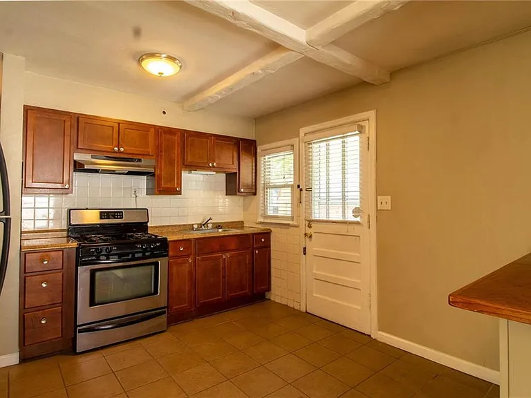 9807 Lullaby Ln — Photo 4