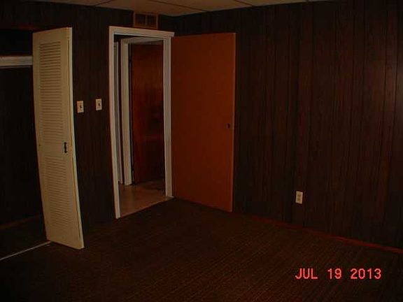 3rd image of 1958 1st Oak St